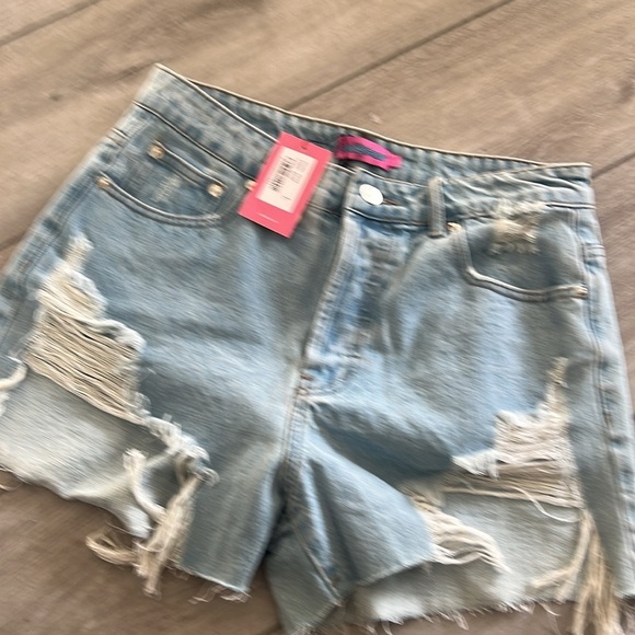 Edikted Cali Distressed Denim Women's Shorts new with tags size large - Picture 6 of 8